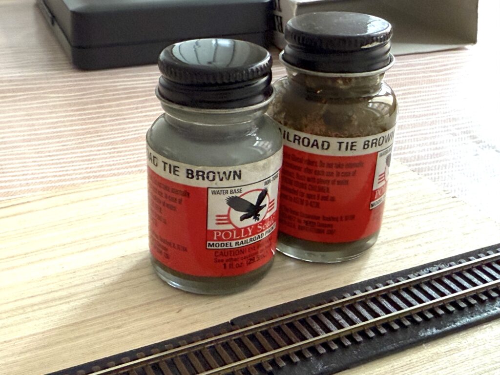 Polly Scale Railroad Tie Brown paint