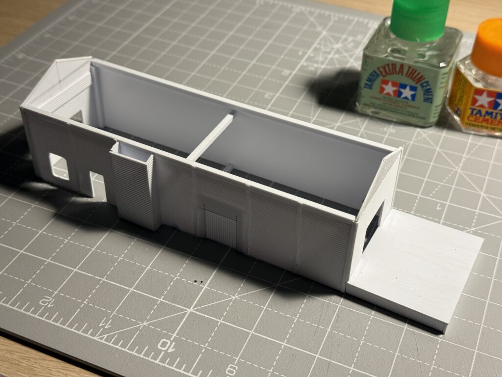 Scratchbuilding a structure. Loading platform glued to the main structure