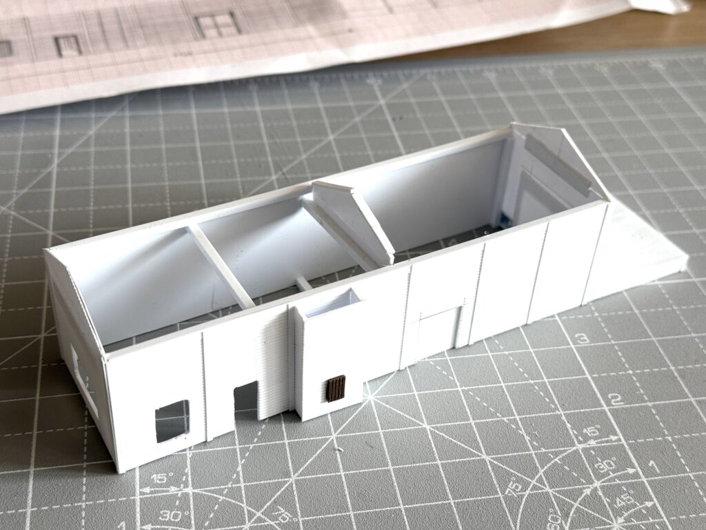 Scratchbuilding a structure: reinforcing the roof supports