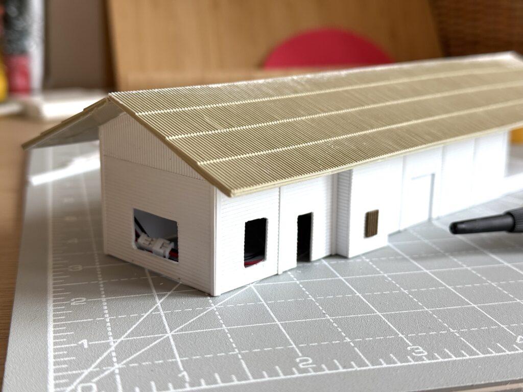 Scratchbuilding a structure: roof added.