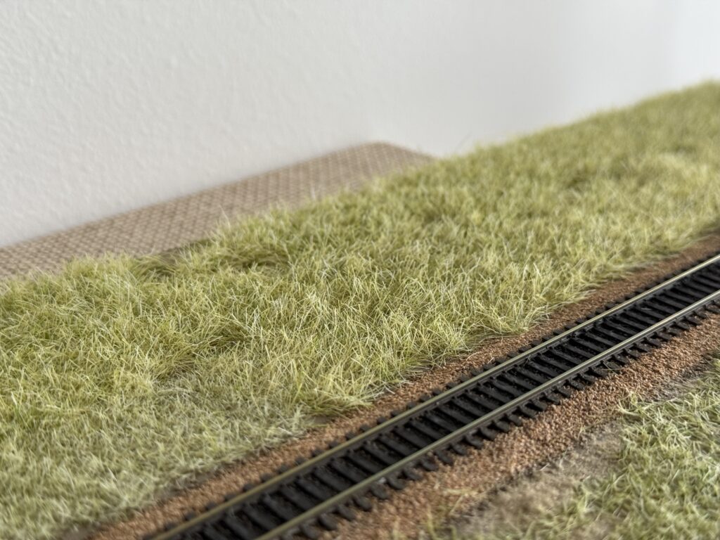N Scale Diorama: Static Grass