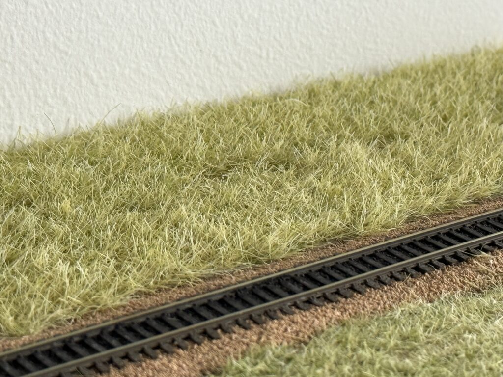 N Scale Diorama: Static Grass