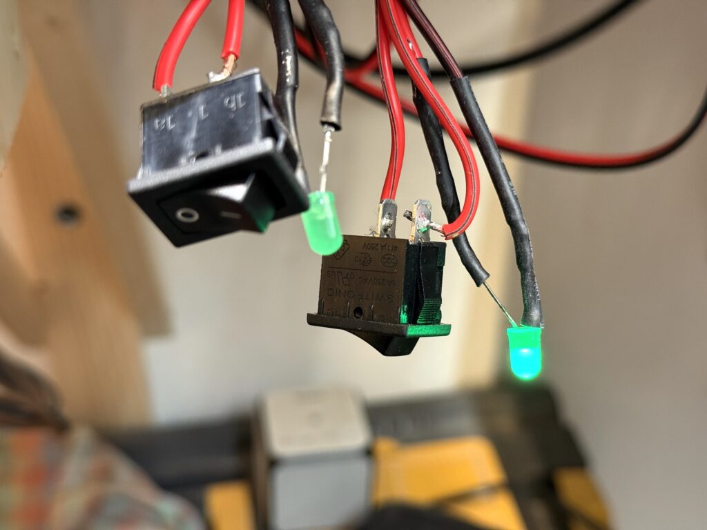 Power supply SPDT switches
