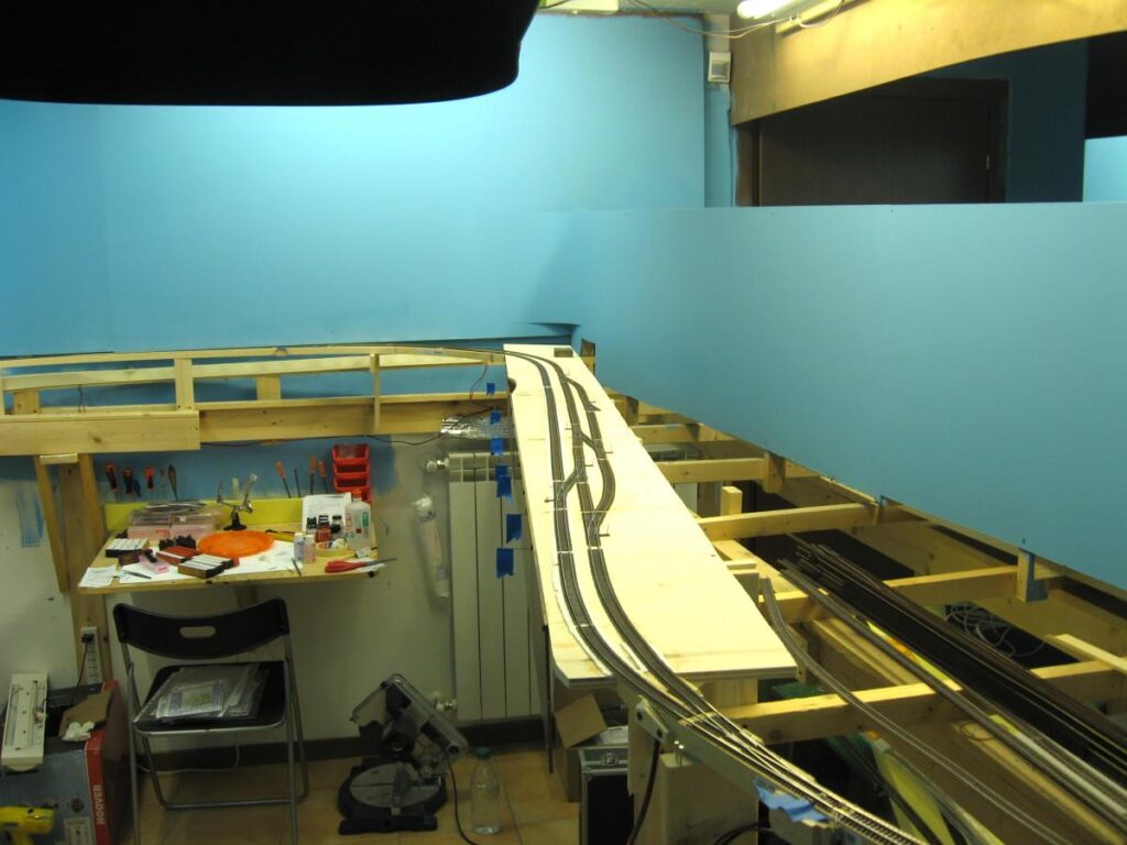 SP Coast Line in N Scale: track laid in Surf