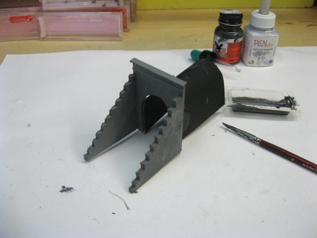 SP Coast Line in N Scale, painted tunnel portal made of cardboard