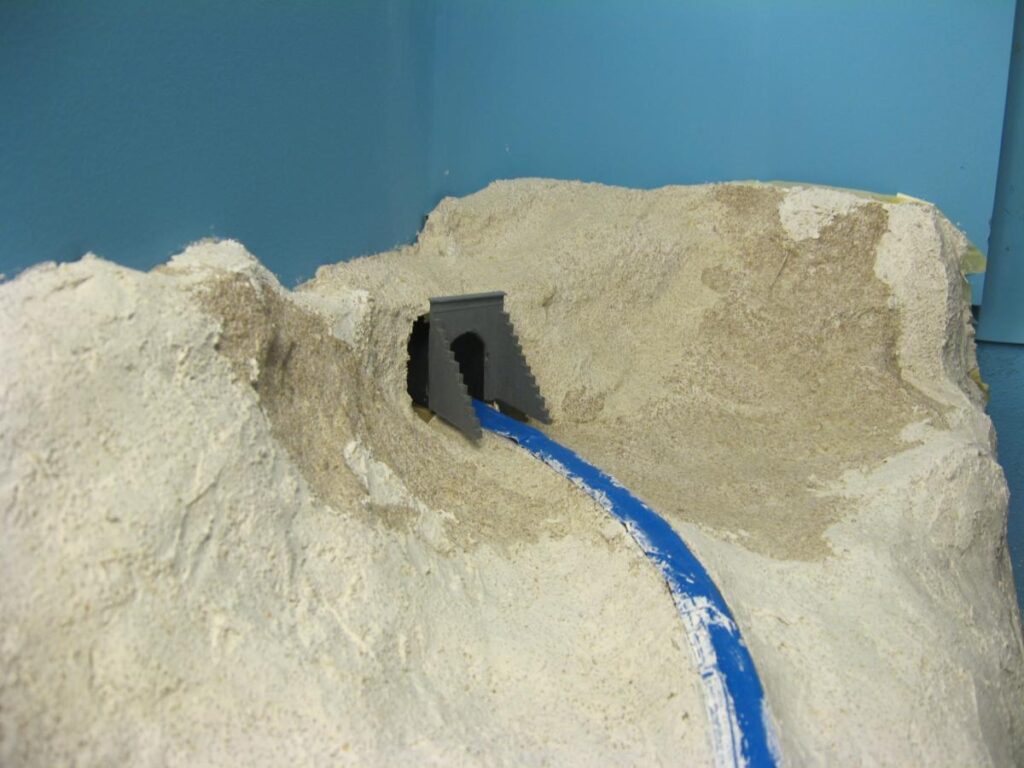 Southern Pacific Coast Line in N Scale, tunnel portal installed in place
