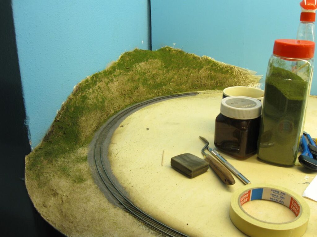 SP Coast Line in N Scale, hiding a sharp curve.